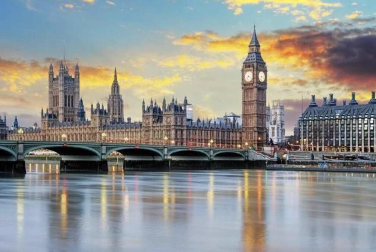 3 Bedroom Apartment With Private Terrace In Pimlico, Westminster, Victoria ลอนดอน ภายนอก รูปภาพ