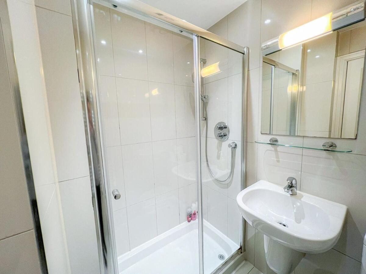 3 Bedroom Apartment With Private Terrace In Pimlico, Westminster, Victoria ลอนดอน ภายนอก รูปภาพ