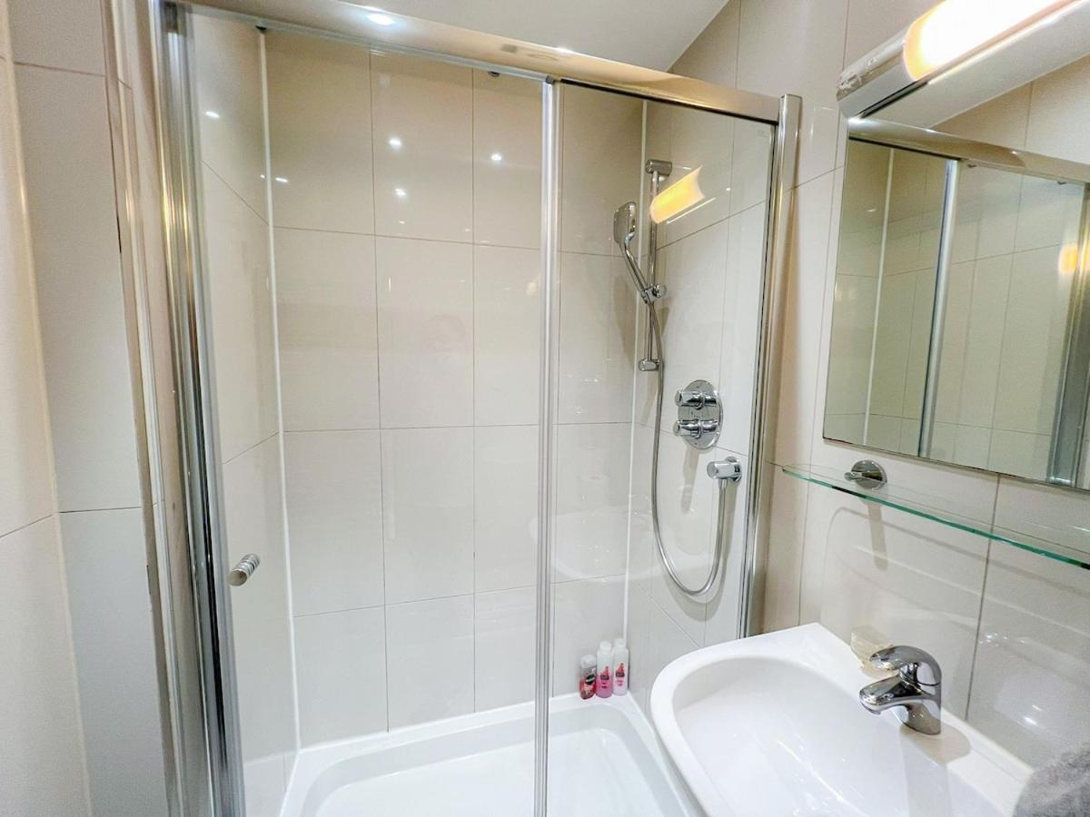 3 Bedroom Apartment With Private Terrace In Pimlico, Westminster, Victoria ลอนดอน ภายนอก รูปภาพ