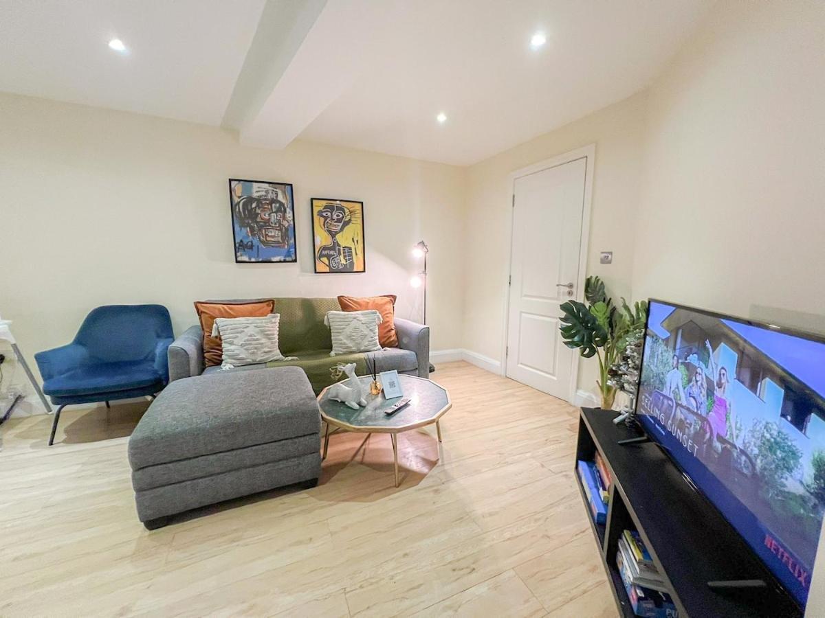 3 Bedroom Apartment With Private Terrace In Pimlico, Westminster, Victoria ลอนดอน ภายนอก รูปภาพ