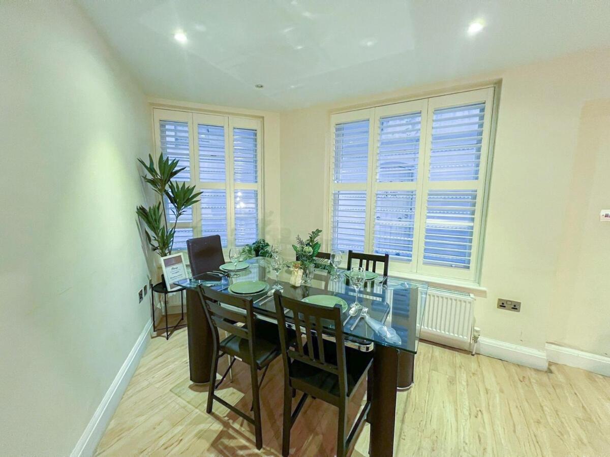 3 Bedroom Apartment With Private Terrace In Pimlico, Westminster, Victoria ลอนดอน ภายนอก รูปภาพ